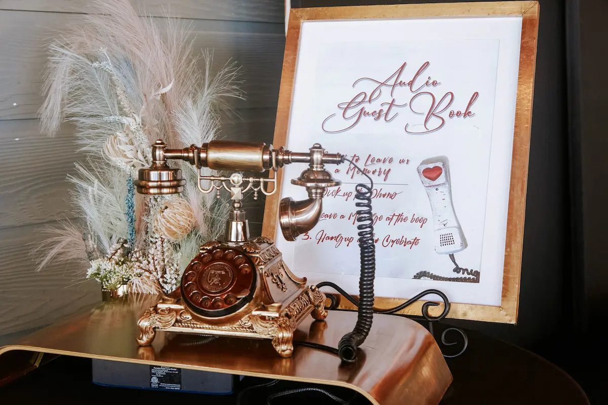 Classic Audio Guestbook Classic Audio Guestbook